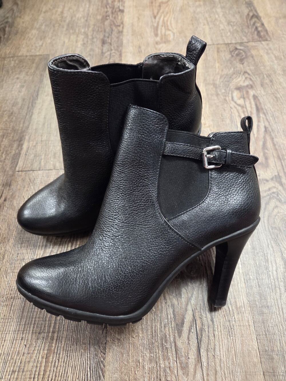 Tahari Black Leather High Heel Ankle Boots with Buckle Size 8M Booties